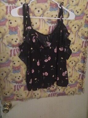 💐 Women's New With Tag, Black FloralTank Top Size Small To Med